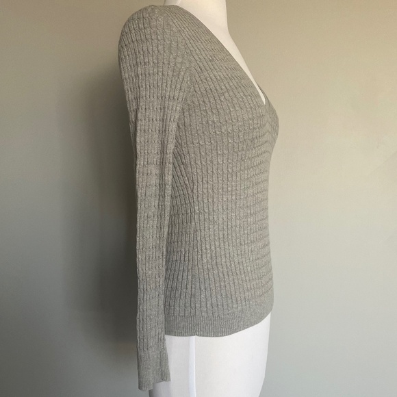 Massimo Dutti Gray Cable-Knit Patched Elbows V-Neck Cotton-Wool-Cashmere Sweater - Picture 3 of 10